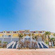 Resort Living on the Bay 2 bed 2 Bath Gorgeous Views Heated Infinity P