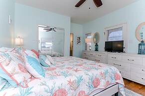 Serenity By the Sea - Great Views in Treasure Island