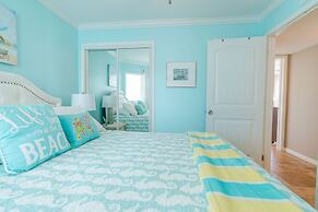 Steps to Pool and Beach Amazing Views From Two Balconies