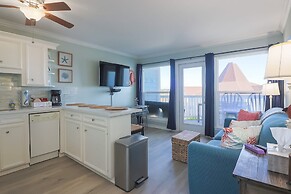 Easy Beach Access Charming Beachside Condo