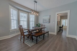 Uptown Cottage 2 Minutes to The Strand and Utmb