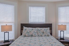 Uptown Cottage 2 Minutes to The Strand and Utmb