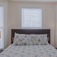 Uptown Cottage 2 Minutes to The Strand and Utmb