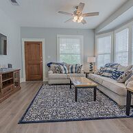 Uptown Cottage 2 Minutes to The Strand and Utmb