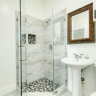 Have fun Relax and Stay Close to the Beach