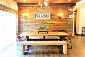 The Rustic Inn- Family Friendly Near Fiesta Texas