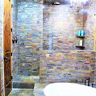 The Rustic Inn- Family Friendly Near Fiesta Texas