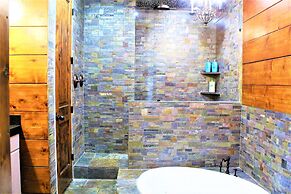 The Rustic Inn- Family Friendly Near Fiesta Texas