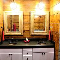 The Rustic Inn- Family Friendly Near Fiesta Texas