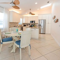 Clean Spacious Waterfront 2bd 2ba Sleeps 8