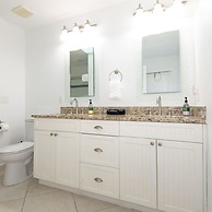 Clean Spacious Waterfront 2bd 2ba Sleeps 8