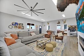 Grand Canyon Adventure Base 4BR Home With Games
