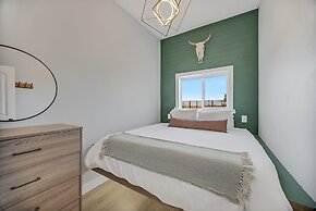 Grand Canyon Adventure Base 4BR Home With Games