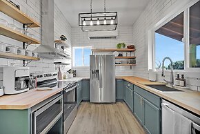 Grand Canyon Adventure Base 4BR Home With Games