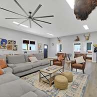 Grand Canyon Adventure Base 4BR Home With Games