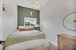 Grand Canyon Adventure Base 4BR Home With Games