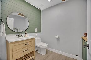 Grand Canyon Adventure Base 4BR Home With Games