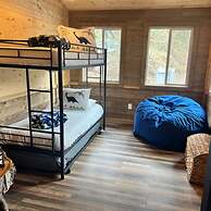 Jurassic Themed Adventure 4BR Home With Hot Tub