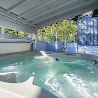 Jurassic Themed Adventure 4BR Home With Hot Tub