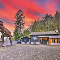 Jurassic Themed Adventure 4BR Home With Hot Tub