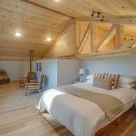 Jurassic Themed Adventure 4BR Home With Hot Tub