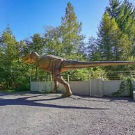 Jurassic Themed Adventure 4BR Home With Hot Tub