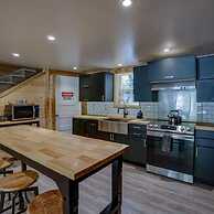 Jurassic Themed Adventure 4BR Home With Hot Tub