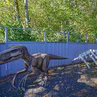 Jurassic Themed Adventure 4BR Home With Hot Tub