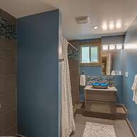 Jurassic Themed Adventure 4BR Home With Hot Tub