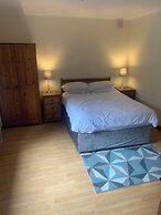 Captivating 5-bed Cottage With Private hot tub