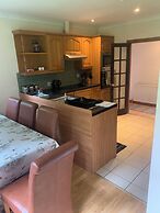 Captivating 5-bed Cottage With Private hot tub