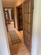 Captivating 5-bed Cottage With Private hot tub