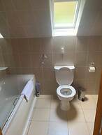 Captivating 5-bed Cottage With Private hot tub