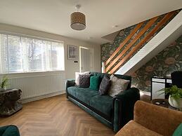 Beautiful 3-bed House in Bedford