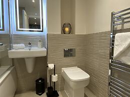 Beautiful 3-bed House in Bedford