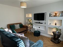 Beautiful 3-bed House in Bedford