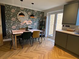 Beautiful 3-bed House in Bedford