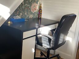Beautiful 3-bed House in Bedford