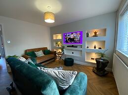 Beautiful 3-bed House in Bedford