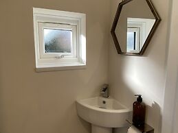 Beautiful 3-bed House in Bedford