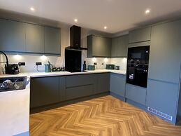 Beautiful 3-bed House in Bedford