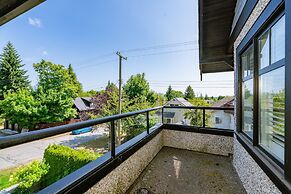 Fresh & Enchanting Oasis in Vancouver