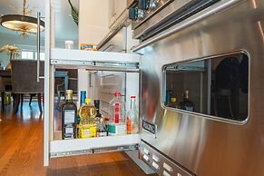 Fresh & Enchanting Oasis in Vancouver