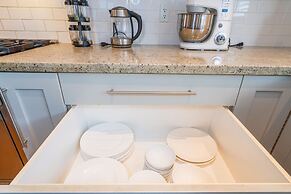 Fresh & Enchanting Oasis in Vancouver