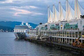 Fresh & Enchanting Oasis in Vancouver