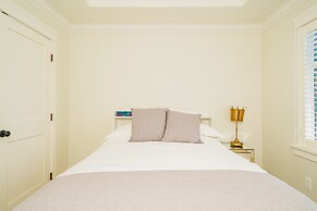 Fresh & Enchanting Oasis in Vancouver