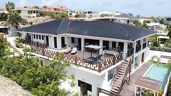 Villa Milonga - Beautiful Villa With Pool Near the Beach