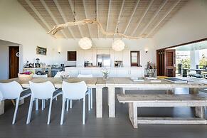 Villa Milonga - Beautiful Villa With Pool Near the Beach