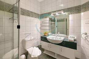 Zen Serene Seascape Family Pool BBQ Markets