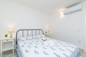 I Fari 95 600mt From The Beach